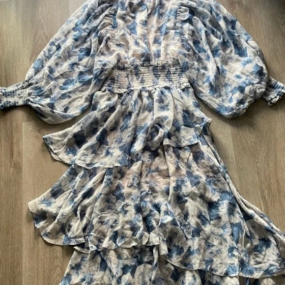 elliatt astrid blue floral asymmetrical puff sleeve tiered hem maxi dress medium - Picture 3 of 6